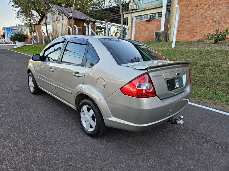 FIESTA 1.6 MPI SEDAN 8V FLEX 4P MANUAL - 2010 - VENâNCIO AIRES