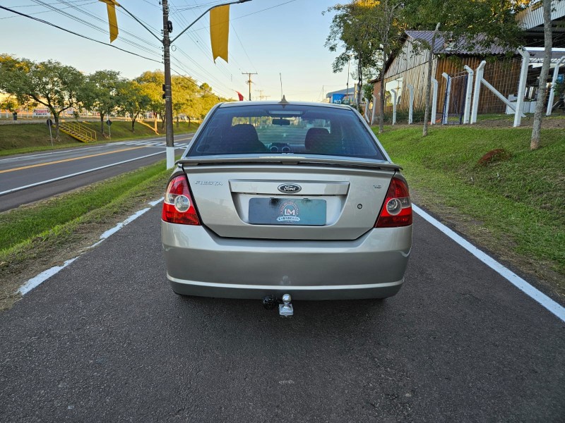 FIESTA 1.6 MPI SEDAN 8V FLEX 4P MANUAL - 2010 - VENâNCIO AIRES