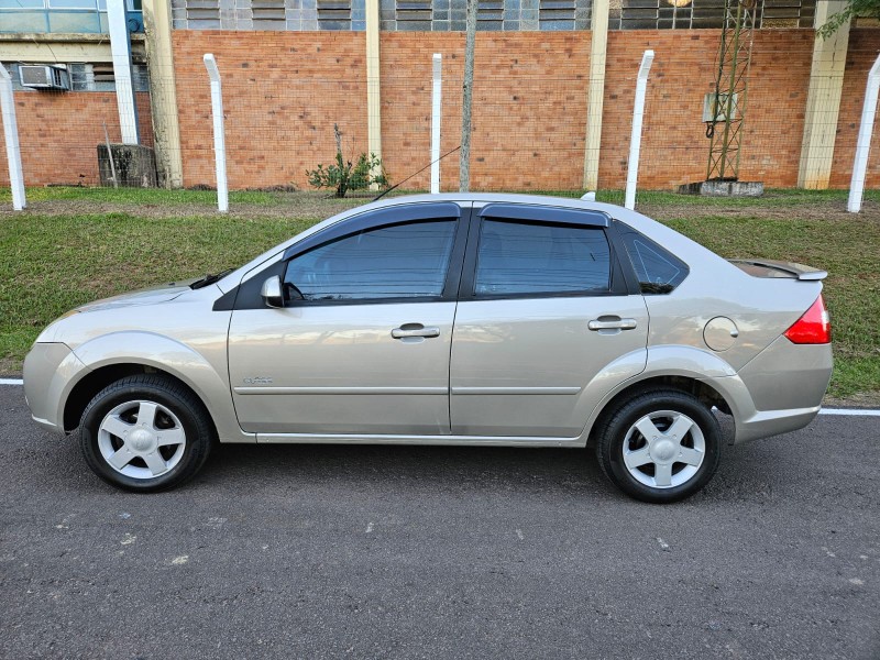 FIESTA 1.6 MPI SEDAN 8V FLEX 4P MANUAL - 2010 - VENâNCIO AIRES