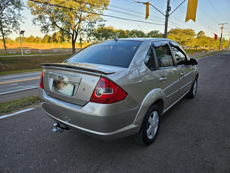 FIESTA 1.6 MPI SEDAN 8V FLEX 4P MANUAL - 2010 - VENâNCIO AIRES