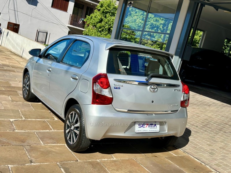 ETIOS 1.5 PLATINUM 16V FLEX 4P MANUAL - 2016 - GUAPORé