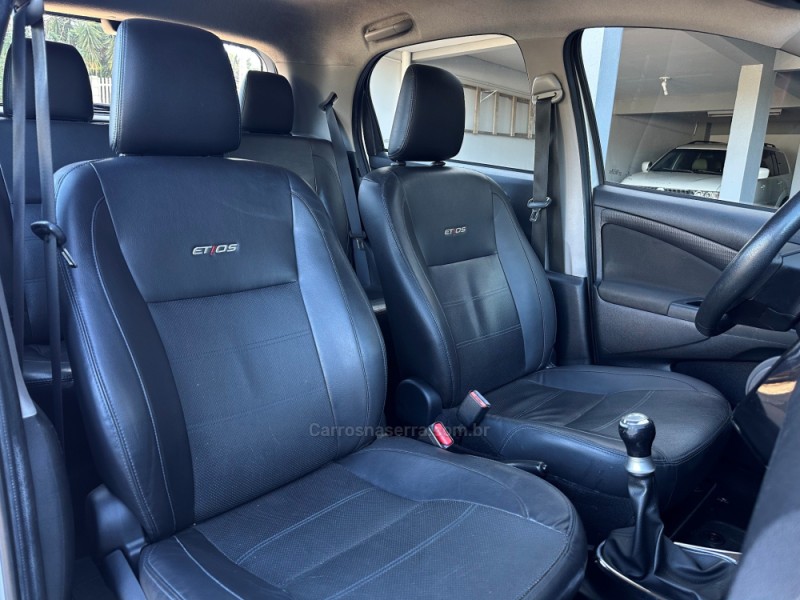 ETIOS 1.5 PLATINUM 16V FLEX 4P MANUAL - 2016 - GUAPORé