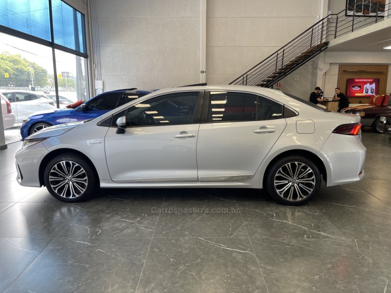 COROLLA 1.8 ALTIS PREMIUM 16V HÍBRIDO 4P AUTOMÁTICO - 2023 - ESTâNCIA VELHA