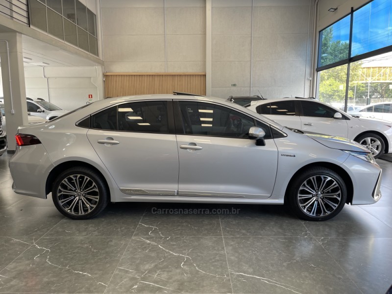 COROLLA 1.8 ALTIS PREMIUM 16V HÍBRIDO 4P AUTOMÁTICO - 2023 - ESTâNCIA VELHA