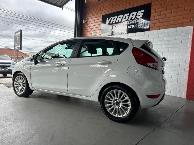 FIESTA 1.6 TITANIUM PLUS HATCH 16V FLEX 4P AUTOMÁTICO - 2015 - CAXIAS DO SUL