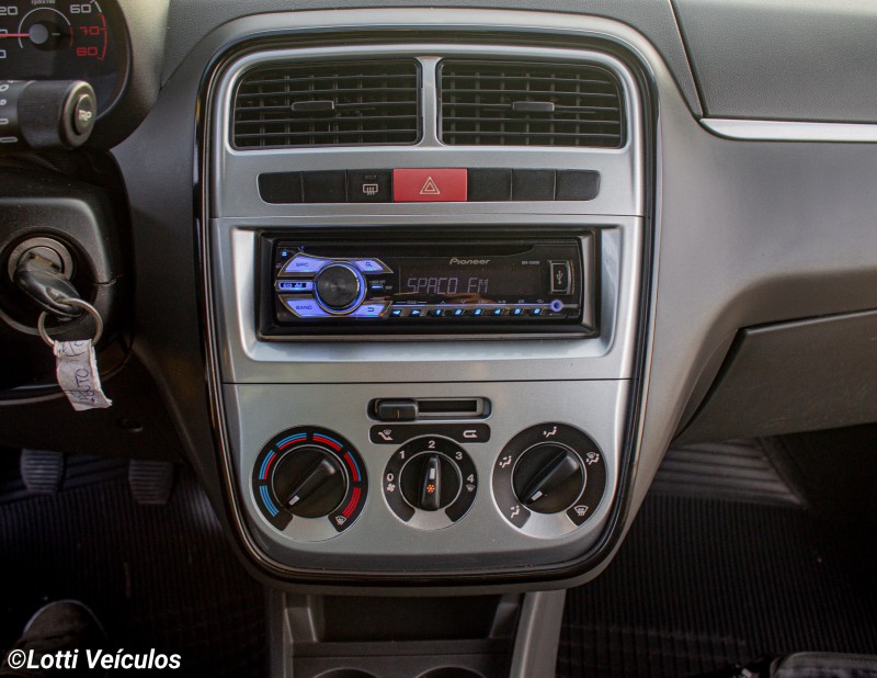 PUNTO 1.4 ATTRACTIVE 8V FLEX 4P MANUAL - 2011 - FARROUPILHA