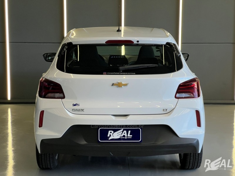 ONIX 1.0 LT2 PLUS 12V FLEX 4P MANUAL - 2022 - SAPIRANGA