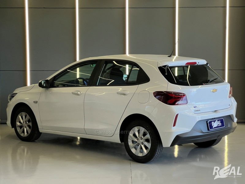 ONIX 1.0 LT2 PLUS 12V FLEX 4P MANUAL - 2022 - SAPIRANGA
