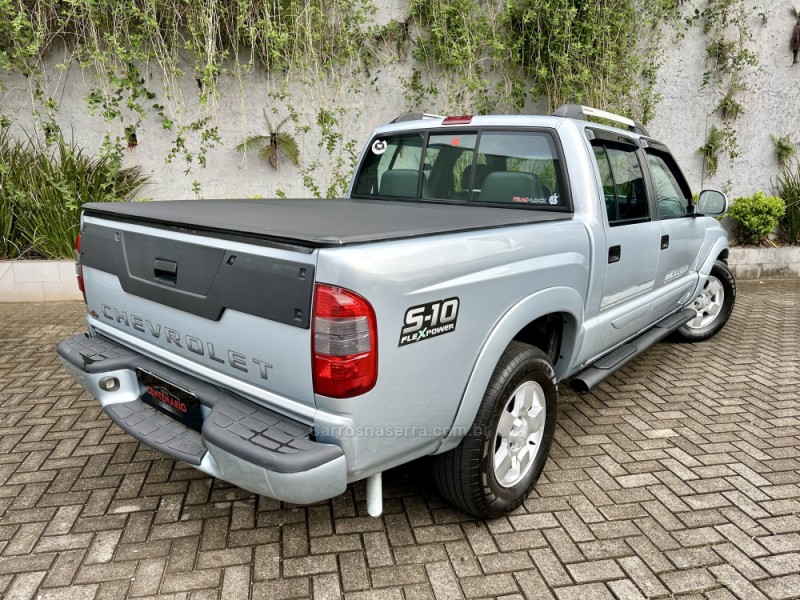 S10 2.4 MPFI EXECUTIVE 4X2 CD 8V FLEX 4P MANUAL - 2010 - SAPIRANGA