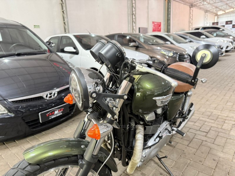 THRUXTON  - 2014 - DOIS IRMãOS