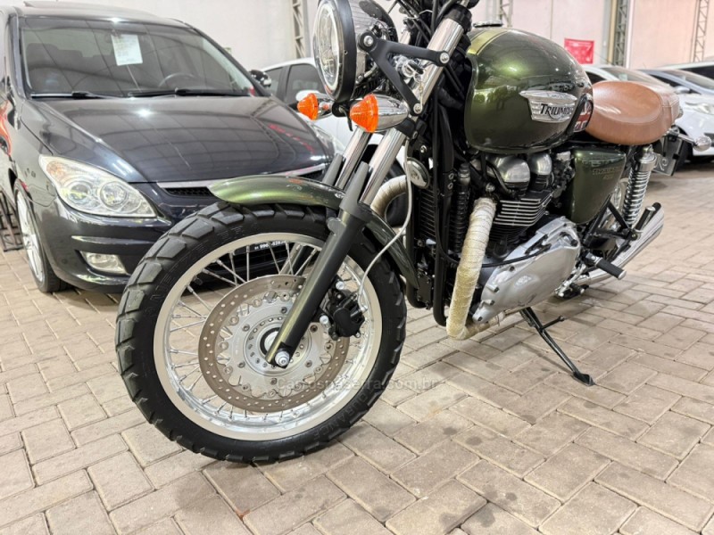 THRUXTON  - 2014 - DOIS IRMãOS