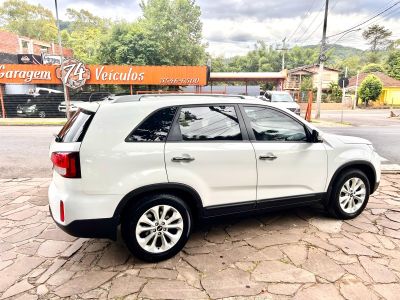 SORENTO 2.4 EX 4X2 16V GASOLINA 4P AUTOMÁTICO - 2014 - TRêS COROAS