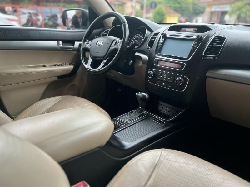 SORENTO 2.4 EX 4X2 16V GASOLINA 4P AUTOMÁTICO - 2014 - TRêS COROAS