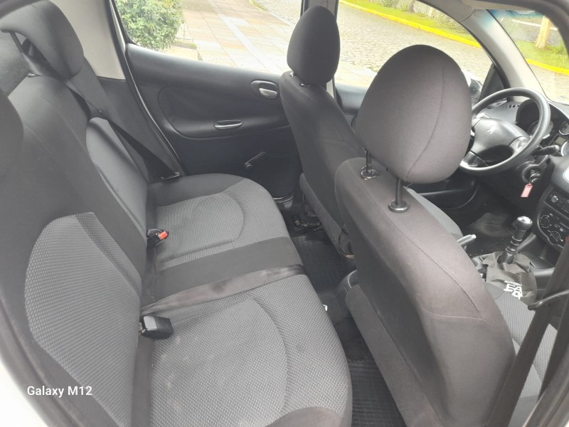 207 1.4 SEDAN XR PASSION 8V FLEX 4P MANUAL - 2012 - FARROUPILHA