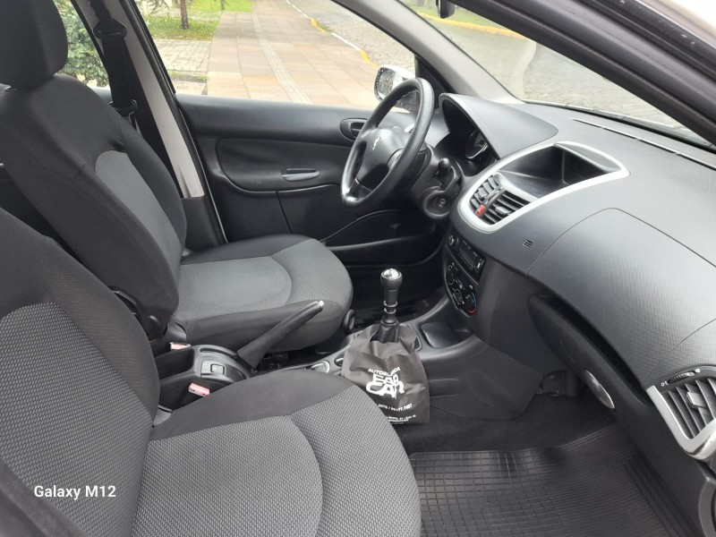 207 1.4 SEDAN XR PASSION 8V FLEX 4P MANUAL - 2012 - FARROUPILHA