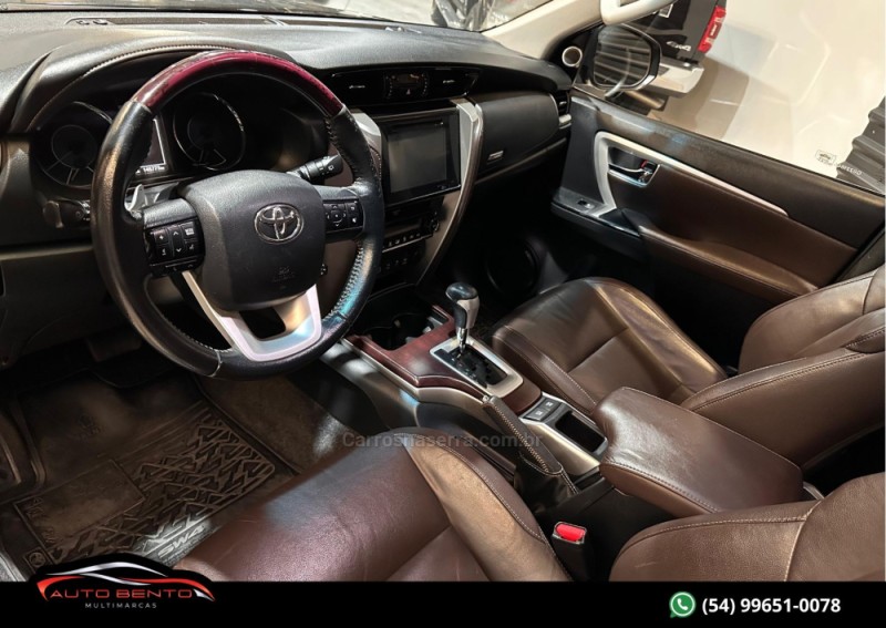 HILUX SW4 2.8 SRX 4X4 7 LUGARES 16V TURBO INTERCOOLER DIESEL 4P AUTOMÁTICO - 2016 - BENTO GONçALVES