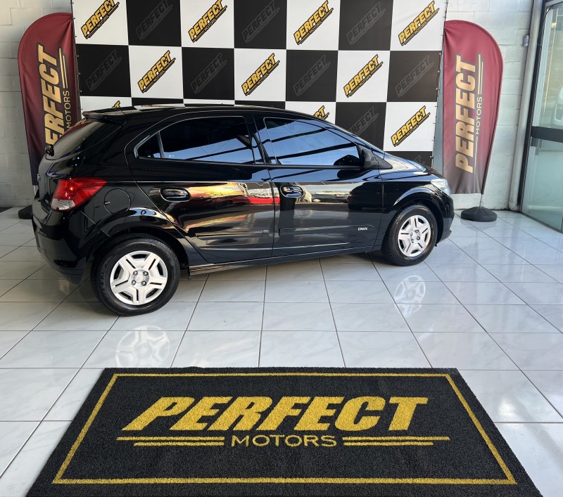 ONIX 1.0 JOY HATCH 8VFLEX 4P MANUAL - 2017 - PORTãO