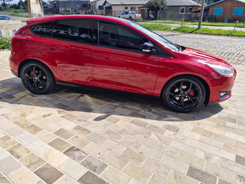 FOCUS 2.0 SE 16V FLEX 4P AUTOMÁTICO - 2016 - VACARIA