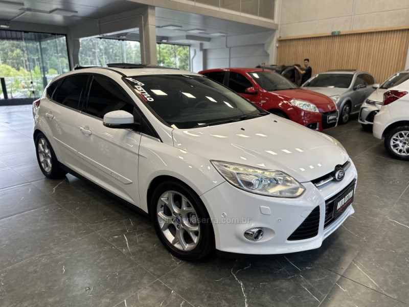 FOCUS 2.0 TITANIUM PLUS HATCH 16V FLEX 4P AUTO - 2015 - ESTâNCIA VELHA