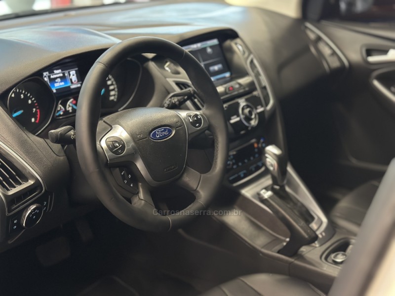 FOCUS 2.0 TITANIUM PLUS HATCH 16V FLEX 4P AUTO - 2015 - ESTâNCIA VELHA