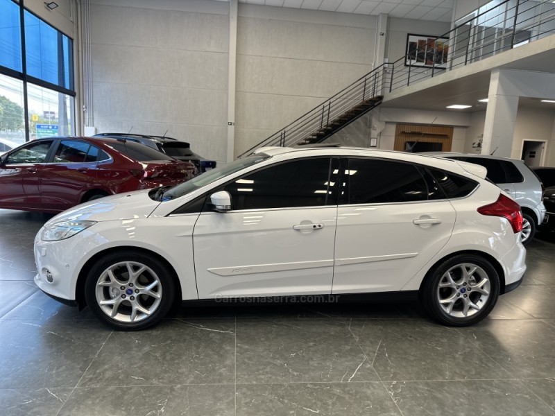 FOCUS 2.0 TITANIUM PLUS HATCH 16V FLEX 4P AUTO - 2015 - ESTâNCIA VELHA