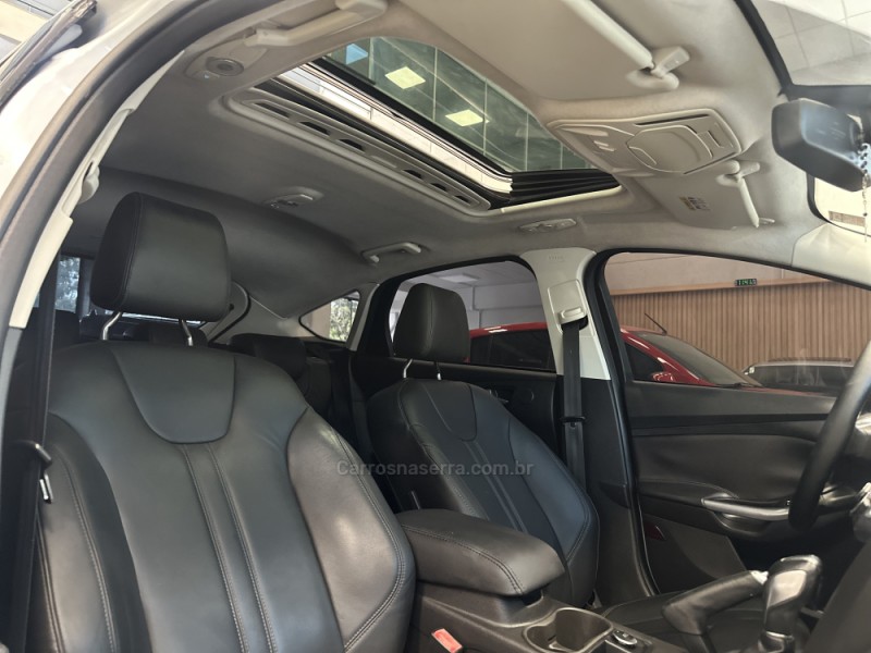 FOCUS 2.0 TITANIUM PLUS HATCH 16V FLEX 4P AUTO - 2015 - ESTâNCIA VELHA