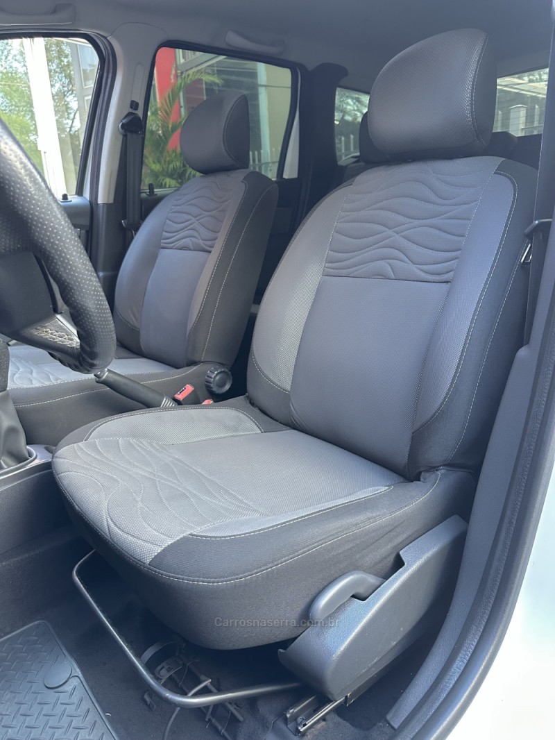 DUSTER 1.6 TECH ROAD 4X2 16V FLEX 4P MANUAL - 2014 - ESTâNCIA VELHA