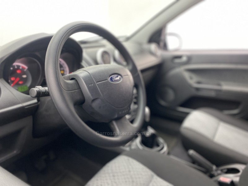 FIESTA 1.6 ROCAM SE 8V FLEX 4P MANUAL - 2014 - CARLOS BARBOSA