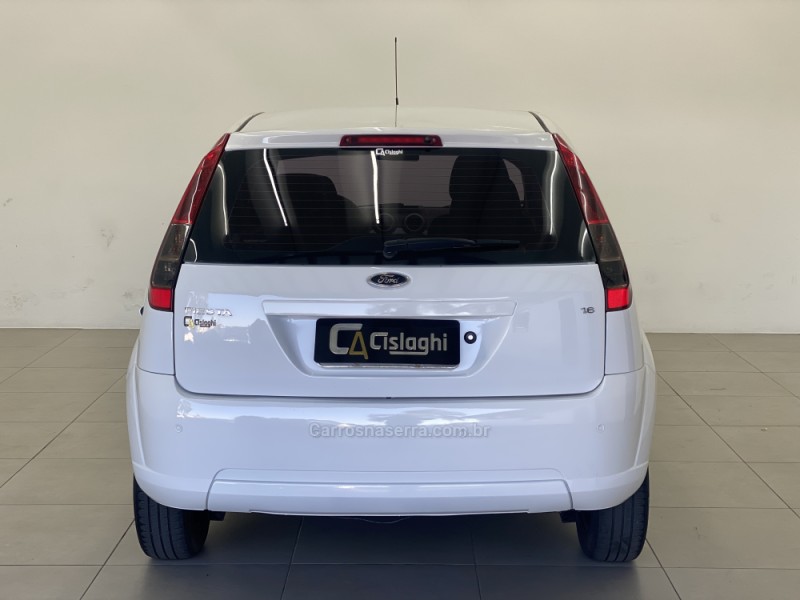 FIESTA 1.6 ROCAM SE 8V FLEX 4P MANUAL - 2014 - CARLOS BARBOSA