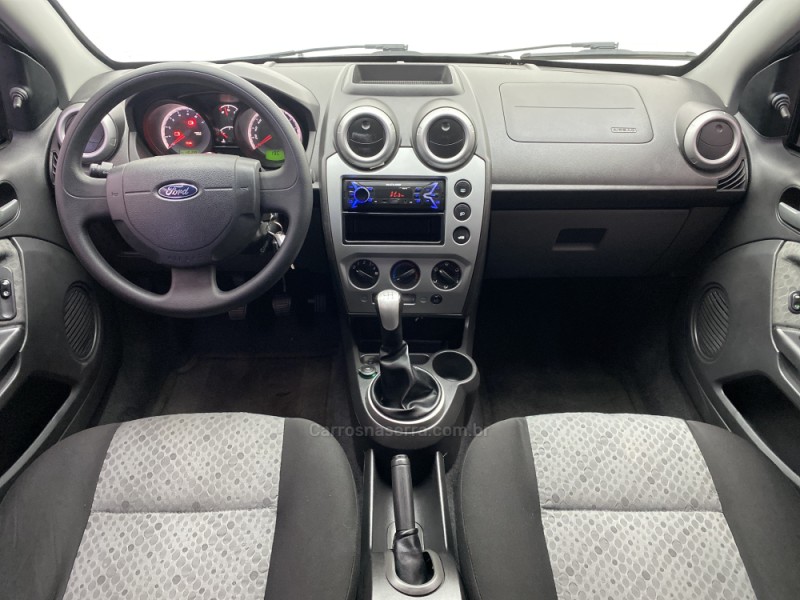 FIESTA 1.6 ROCAM SE 8V FLEX 4P MANUAL - 2014 - CARLOS BARBOSA