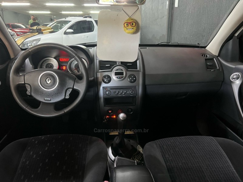 MÉGANE 1.6 DYNAMIQUE GRAND TOUR 16V FLEX 4P MANUAL - 2012 - CAMPO BOM