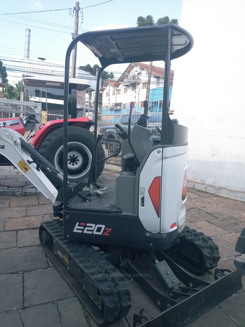 MINI ESCAVADEIRA  - 2022 - BENTO GONçALVES