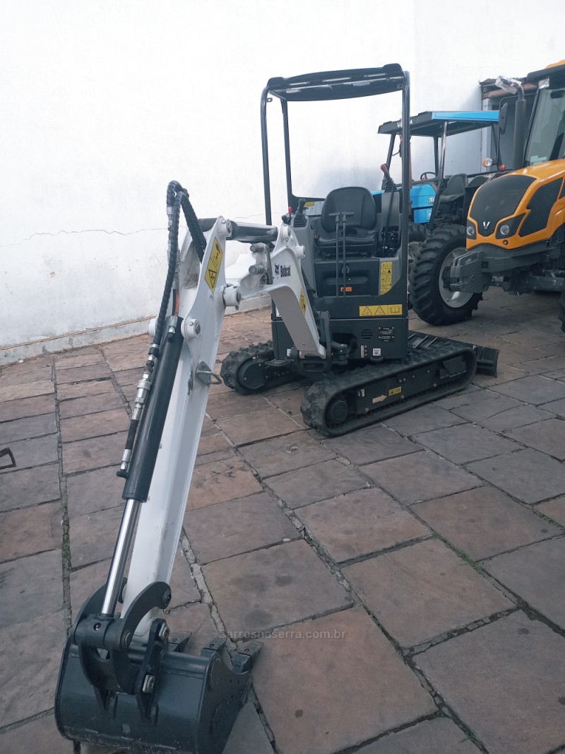 MINI ESCAVADEIRA  - 2022 - BENTO GONçALVES