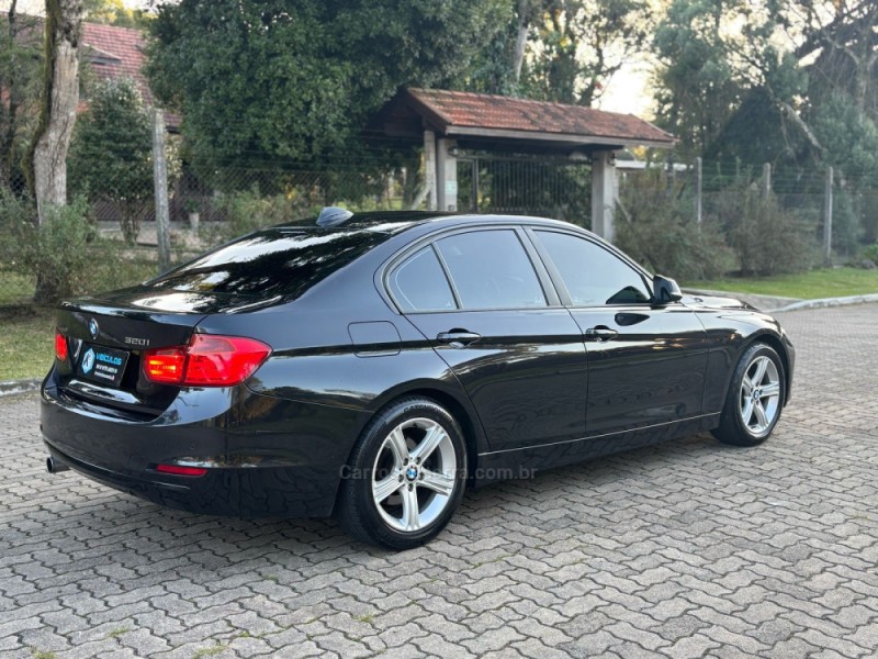 320I  - 2015 - CANELA