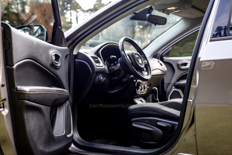 COMPASS 2.0 SPORT 4X2 16V GASOLINA 4P AUTOMÁTICO - 2017 - GRAMADO