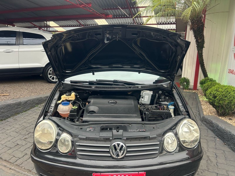 POLO SEDAN 1.6 MI COMFORTLINE 8V FLEX 4P MANUAL - 2006 - TRêS COROAS