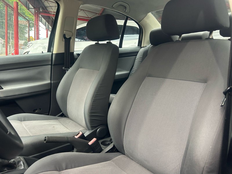 POLO SEDAN 1.6 MI COMFORTLINE 8V FLEX 4P MANUAL - 2006 - TRêS COROAS