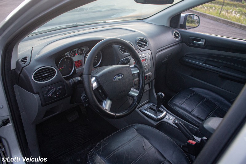 FOCUS 2.0 TITANIUM SEDAN 16V FLEX 4P AUTOMÁTICO - 2012 - FARROUPILHA