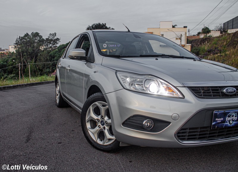 FOCUS 2.0 TITANIUM SEDAN 16V FLEX 4P AUTOMÁTICO - 2012 - FARROUPILHA