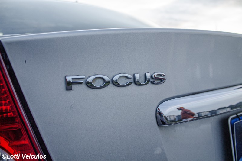 FOCUS 2.0 TITANIUM SEDAN 16V FLEX 4P AUTOMÁTICO - 2012 - FARROUPILHA