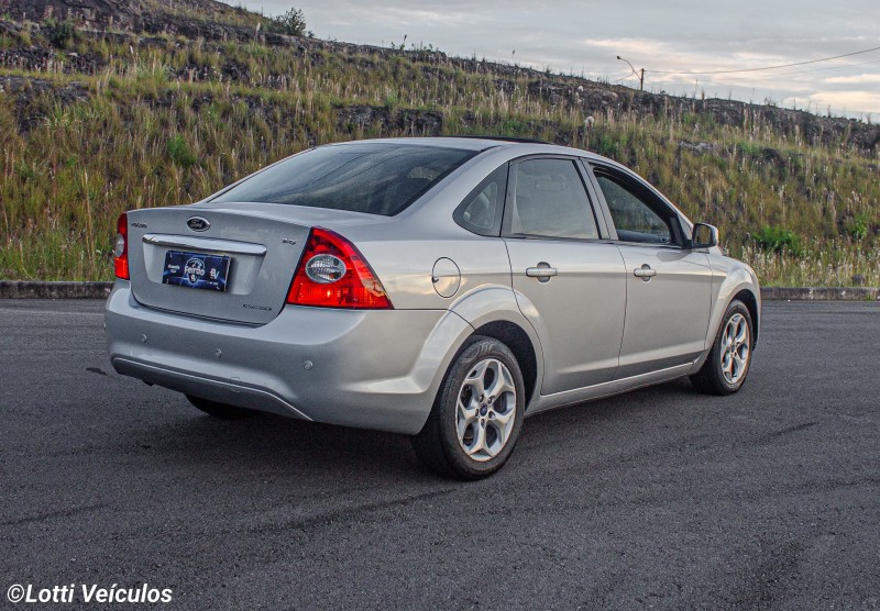 FOCUS 2.0 TITANIUM SEDAN 16V FLEX 4P AUTOMÁTICO - 2012 - FARROUPILHA