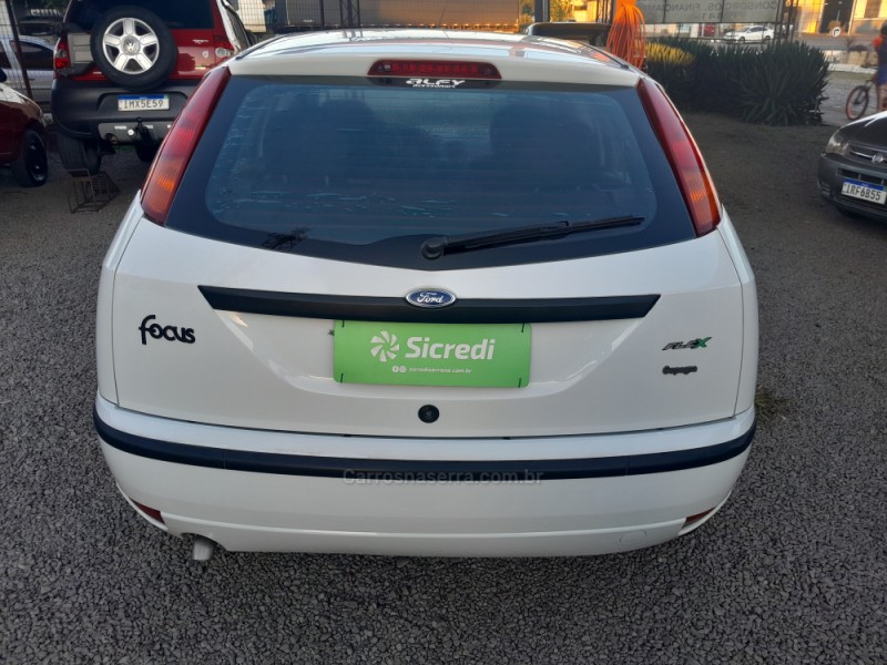 FOCUS 1.6 GL 8V FLEX 4P MANUAL - 2009 - VERANóPOLIS