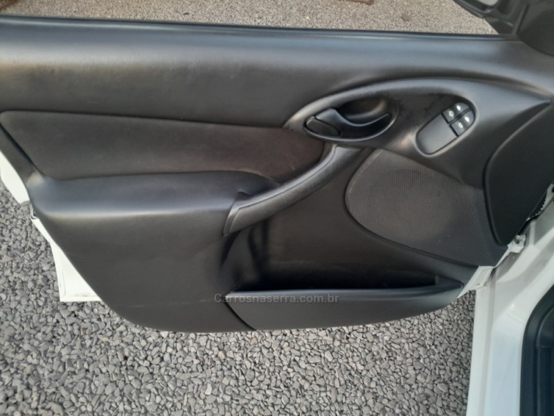 FOCUS 1.6 GL 8V FLEX 4P MANUAL - 2009 - VERANóPOLIS