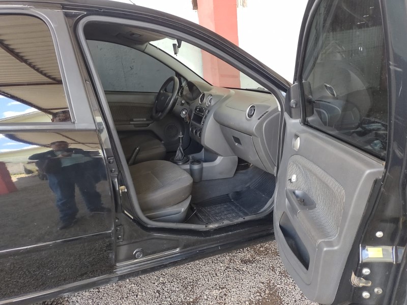 FIESTA 1.6 MPI CLASS SEDAN 8V FLEX 4P MANUAL - 2006 - CAXIAS DO SUL
