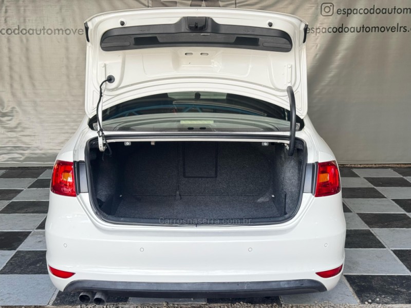 JETTA 2.0 COMFORTLINE FLEX 4P TIPTRONIC - 2012 - NOVA PRATA