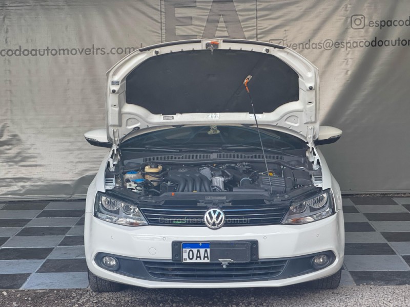 JETTA 2.0 COMFORTLINE FLEX 4P TIPTRONIC - 2012 - NOVA PRATA
