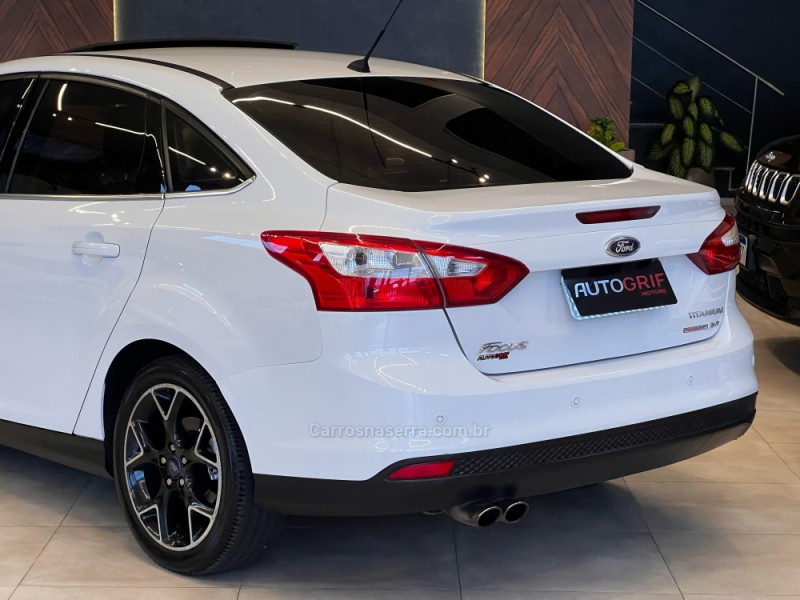 FOCUS 2.0 TITANIUM PLUS SEDAN 16V FLEX 4P AUTOMÁTICO - 2015 - CAMPO BOM