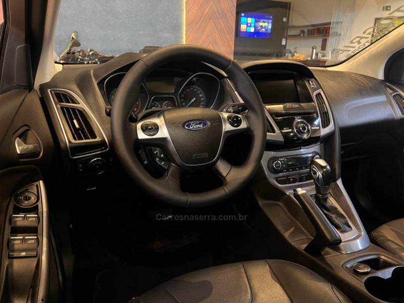FOCUS 2.0 TITANIUM PLUS SEDAN 16V FLEX 4P AUTOMÁTICO - 2015 - CAMPO BOM