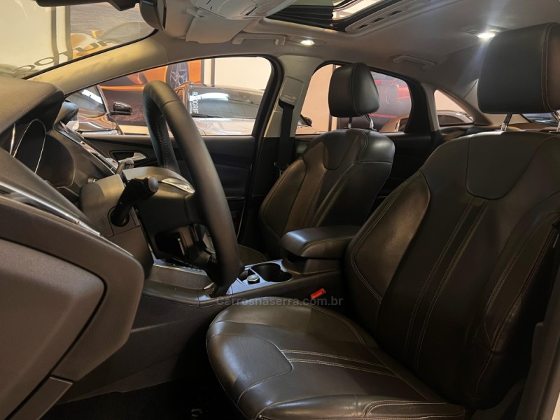 FOCUS 2.0 TITANIUM PLUS SEDAN 16V FLEX 4P AUTOMÁTICO - 2015 - CAMPO BOM