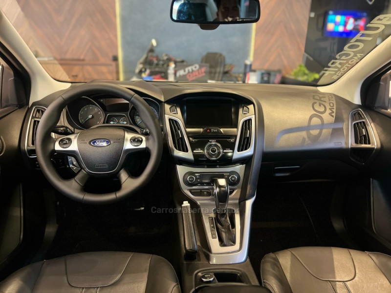 FOCUS 2.0 TITANIUM PLUS SEDAN 16V FLEX 4P AUTOMÁTICO - 2015 - CAMPO BOM